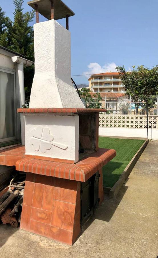Magnifica Casa Con Jardin Y Barbacoa En Roses Villa Exterior foto